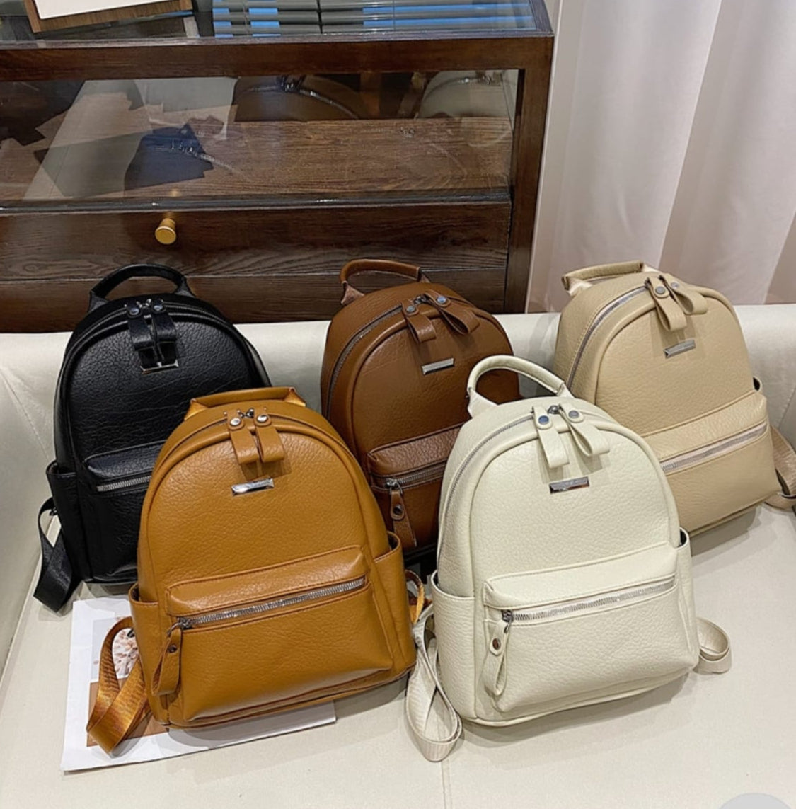 Mochila Elegante de Cuero Sintético